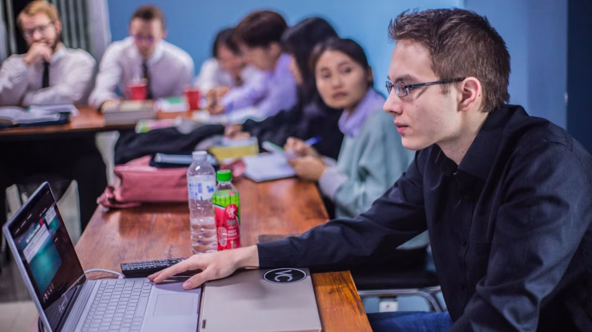Les meilleures filières post-bac pour décrocher un emploi rapidement