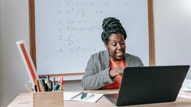 Métiers du numérique dans l'éducation : opportunités 2026